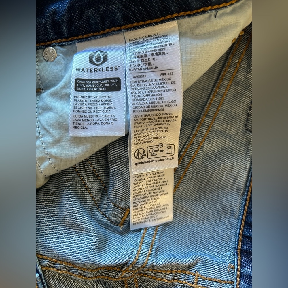 Levi's Women's High Waisted Mom Shorts
#11 - Picture 7 of 7
